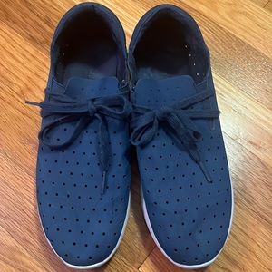 Blue aerated sneakers size 8